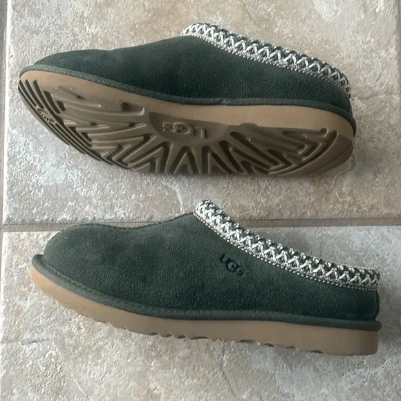 Uggs Tasman Green Shoe/slipper with Soft Suede Material and Knitted Collar