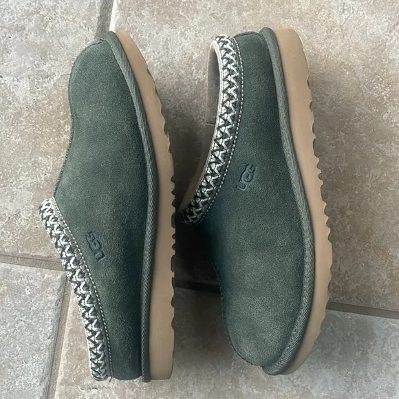 Uggs Tasman Green Shoe/slipper with Soft Suede Material and Knitted Collar
