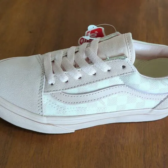 Vans Old Skool sneakers peach color; bog kids size 1.5 NEW