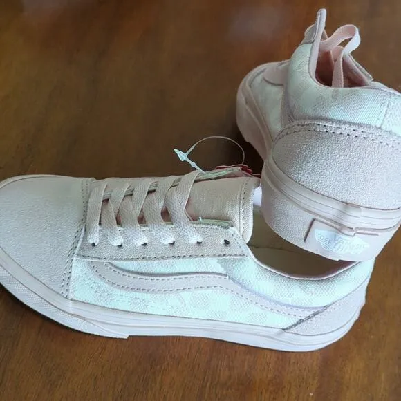 Vans Old Skool sneakers peach color; bog kids size 1.5 NEW