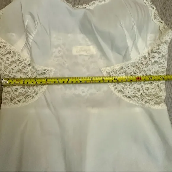 Vintage 1950s Barbizon Ivory Taffreda Full Slip Antique Retro Glam Rockabilly