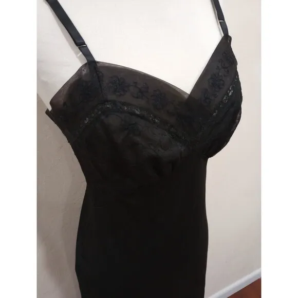 Vintage 1950's Vanity Fair Black Slip  - Size 32 / XS - S