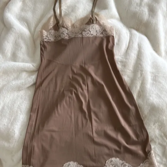 Vintage retro neutral mocha slip L