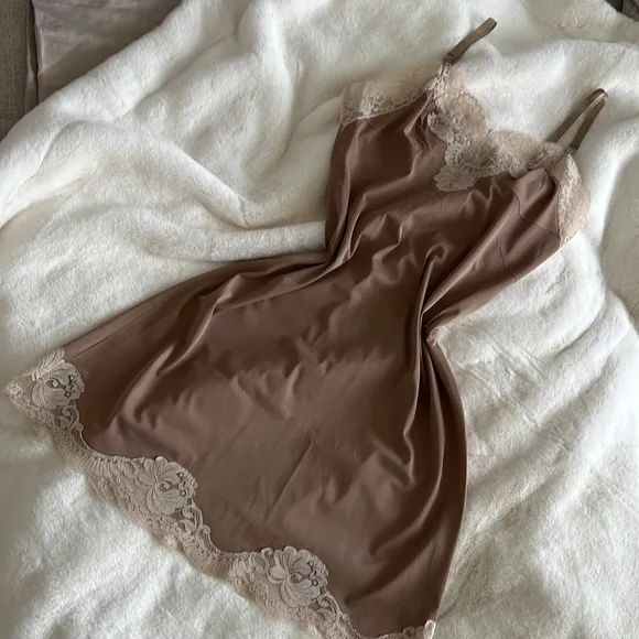 Vintage retro neutral mocha slip L