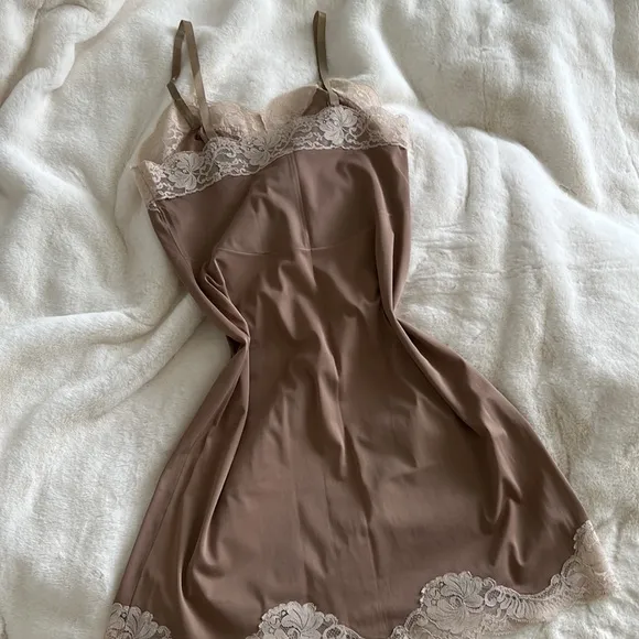 Vintage retro neutral mocha slip L