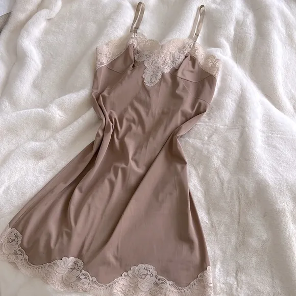 Vintage retro neutral mocha slip L