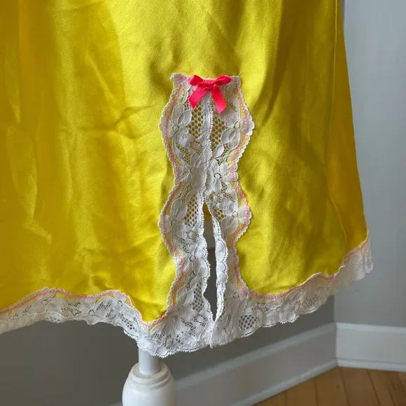 Vintage Victoria’s Secret Yellow White Hot Pink Lace Slip Dress Chemise Sz Large