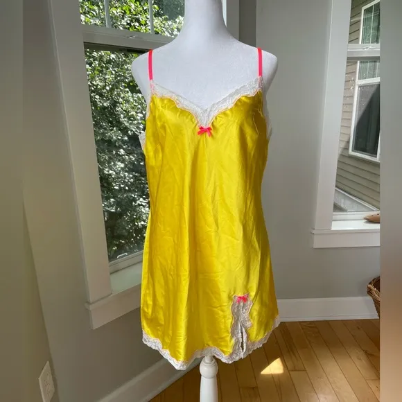 Vintage Victoria’s Secret Yellow White Hot Pink Lace Slip Dress Chemise Sz Large