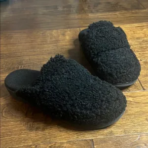 Vionic Black Gemma Faux Shearling Mule Slippers, size 10