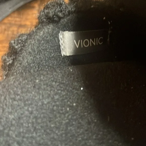 Vionic Black Gemma Faux Shearling Mule Slippers, size 10