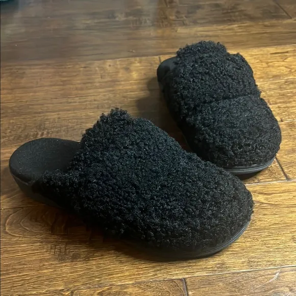 Vionic Black Gemma Faux Shearling Mule Slippers, size 10