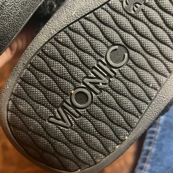 Vionic Black Gemma Faux Shearling Mule Slippers, size 10