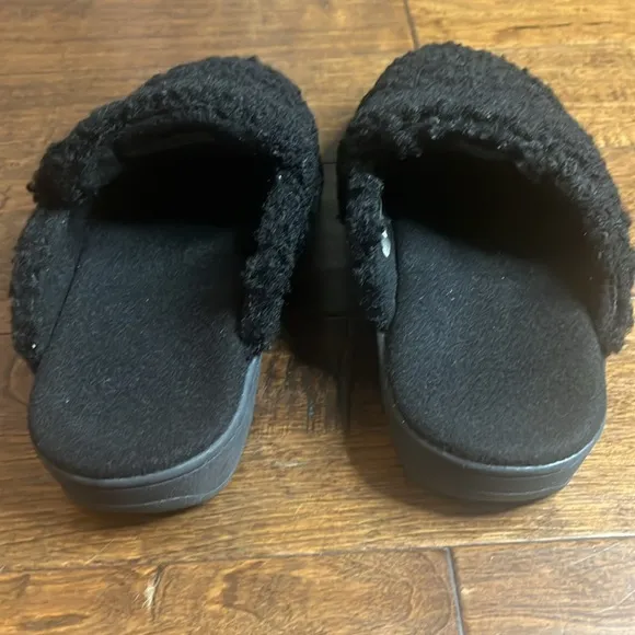 Vionic Black Gemma Faux Shearling Mule Slippers, size 10