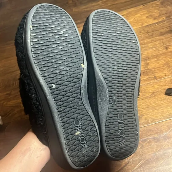 Vionic Black Gemma Faux Shearling Mule Slippers, size 10