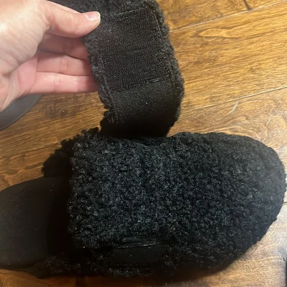 Vionic Black Gemma Faux Shearling Mule Slippers, size 10