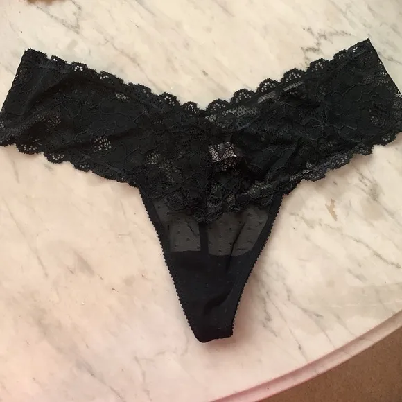 VS Rose Lace Garter Slip Black/Nude Underwire 34B NWOT GORGEOUS!!