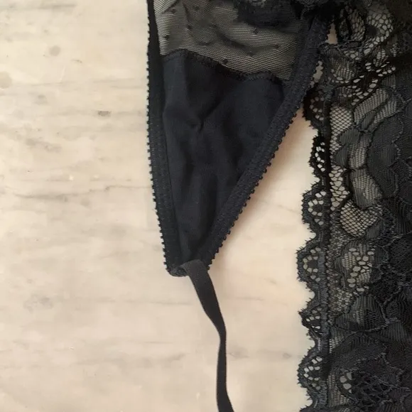 VS Rose Lace Garter Slip Black/Nude Underwire 34B NWOT GORGEOUS!!
